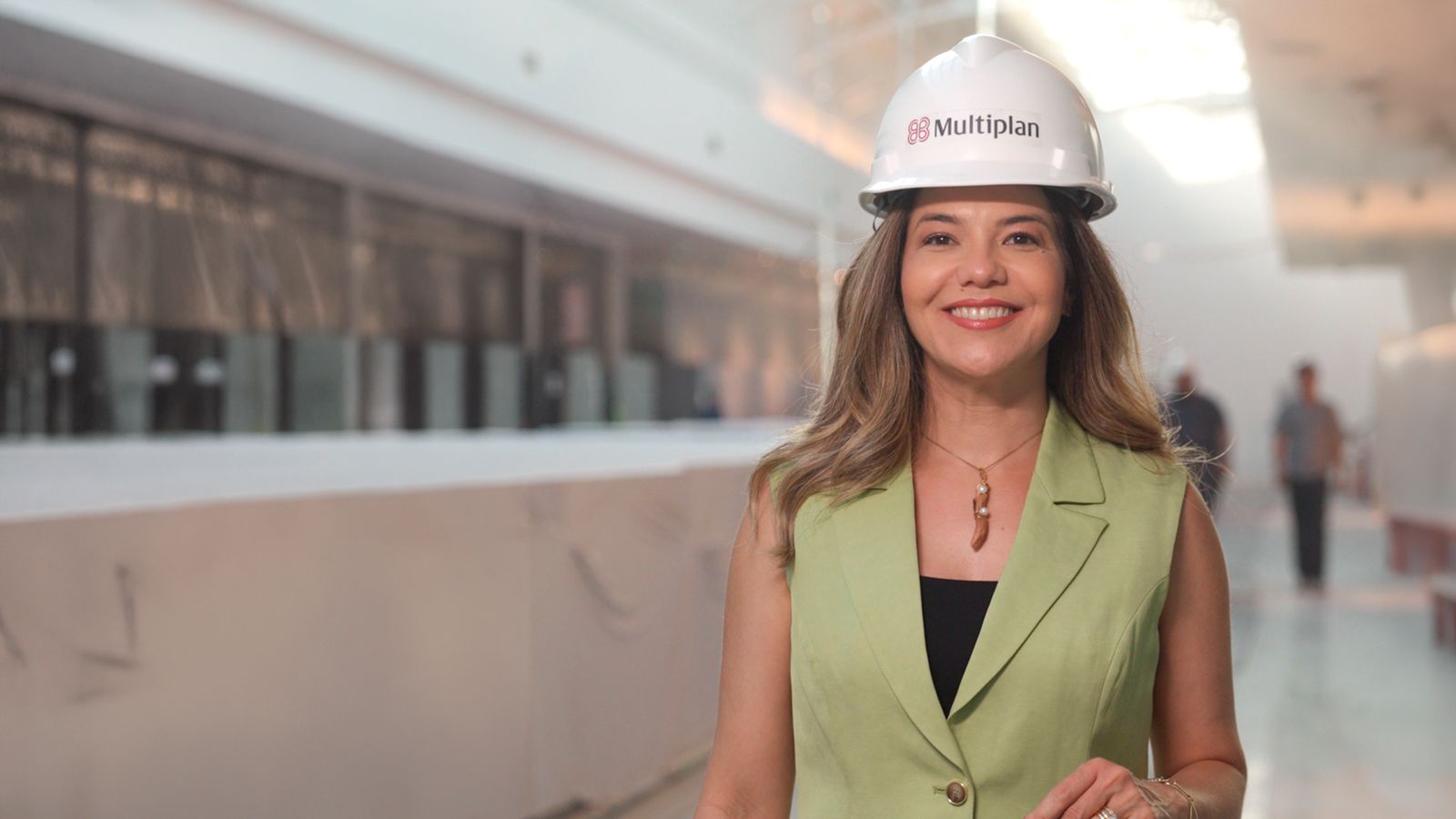 Cris Nunes na obra da expansão do Parque Shopping Maceió